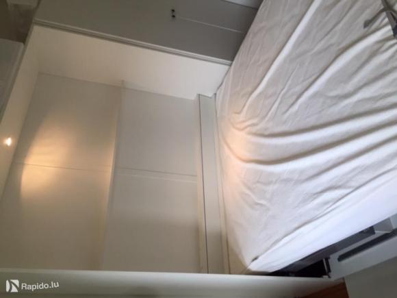 Armoire-lit avec matelas (140x200cm)