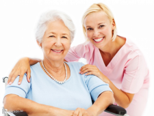 Aide-soignante à domicile pour personnes âgées ou dépendantes  title=