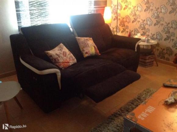 Sofa mit elektrischen Relaxfunktionen