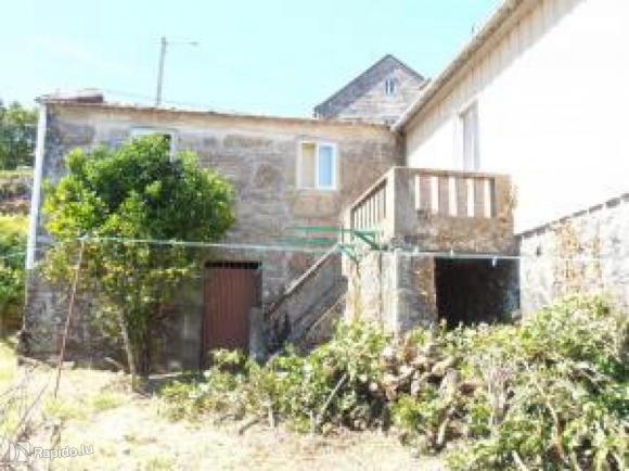 Se vende o cambia casa típica gallega restaurada de piedra. España